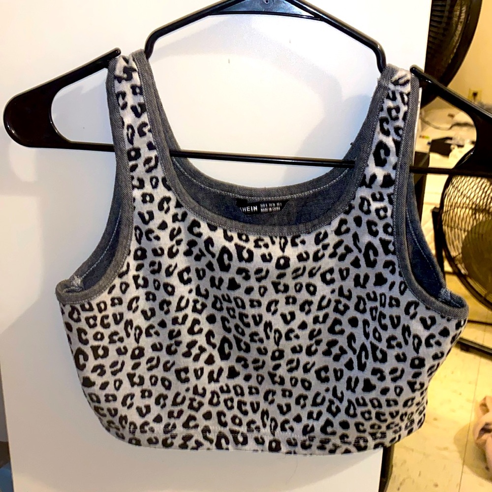 shein size small grey cheetah print crop top
